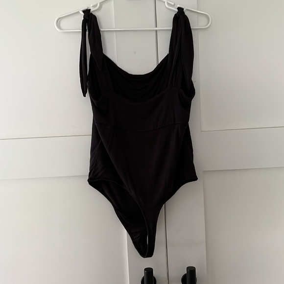 Abercrombie & Fitch Bare Shoulder-Tie Bodysuit One-Piece Thong Back Soft Drapey - Picture 3 of 6